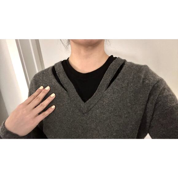 Minnie Rose Grey Cashmere Sweater V-Neck Cutout Size M - Picture 9 of 11